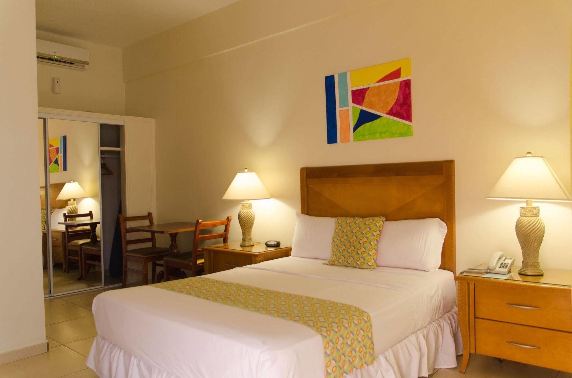 Alicia'S Inn Philipsburg  Bagian luar foto