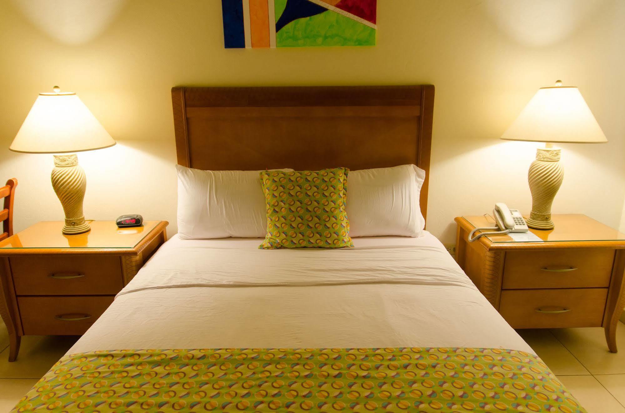Alicia'S Inn Philipsburg  Bagian luar foto