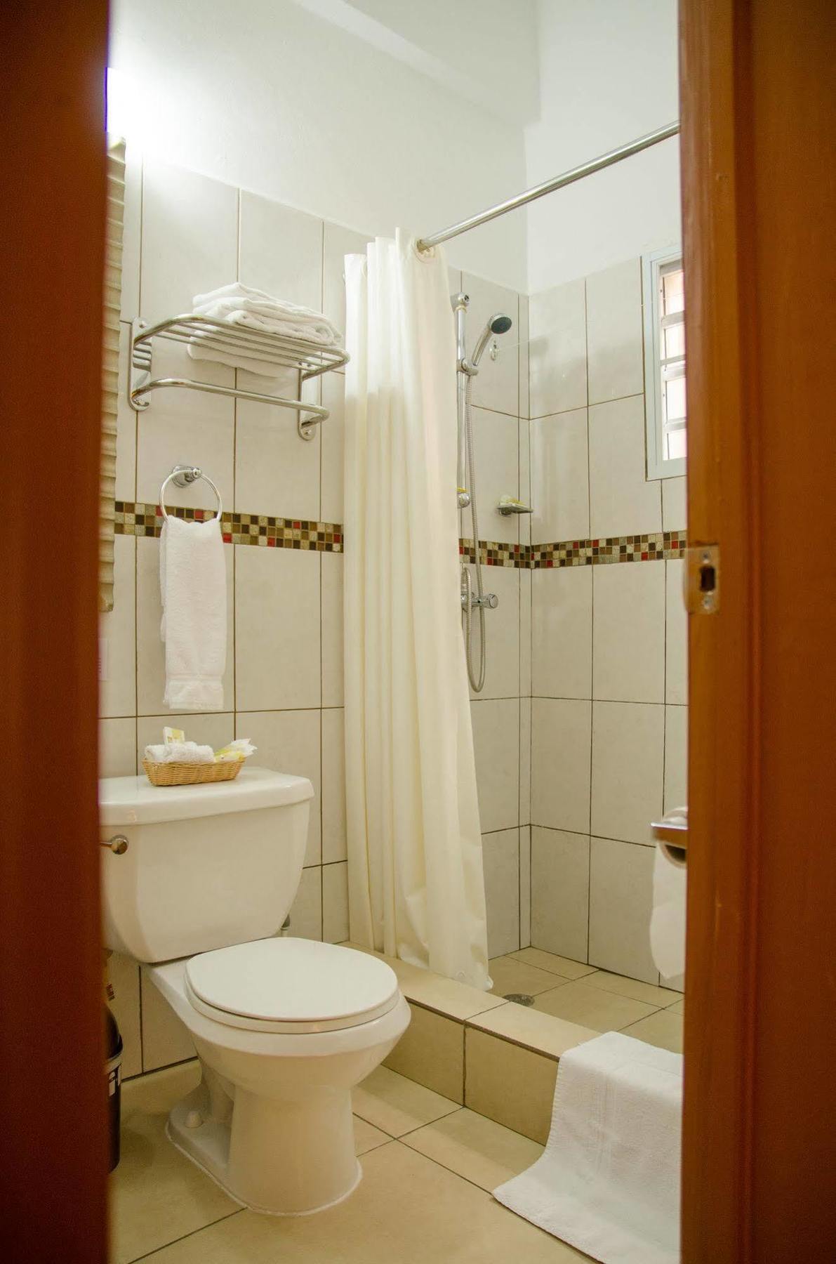 Alicia'S Inn Philipsburg  Bagian luar foto